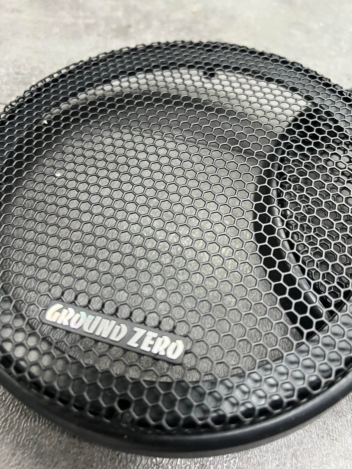 Grilles de Protection Ground Zero - Paire - Design Hexagonal - Logo Ground Zero