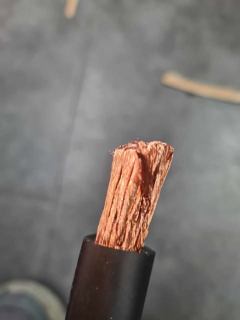 Câble d'alimentation 53.7 mm2 Cuivre 100 % sans oxygène Couleur : noir - Sound Auto Concept