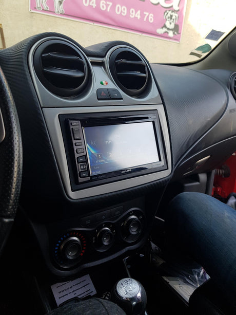 Installation d'un Autoradio Alpine 2DIN sur Alfa Roméo : Modernisez Votre Système Audio